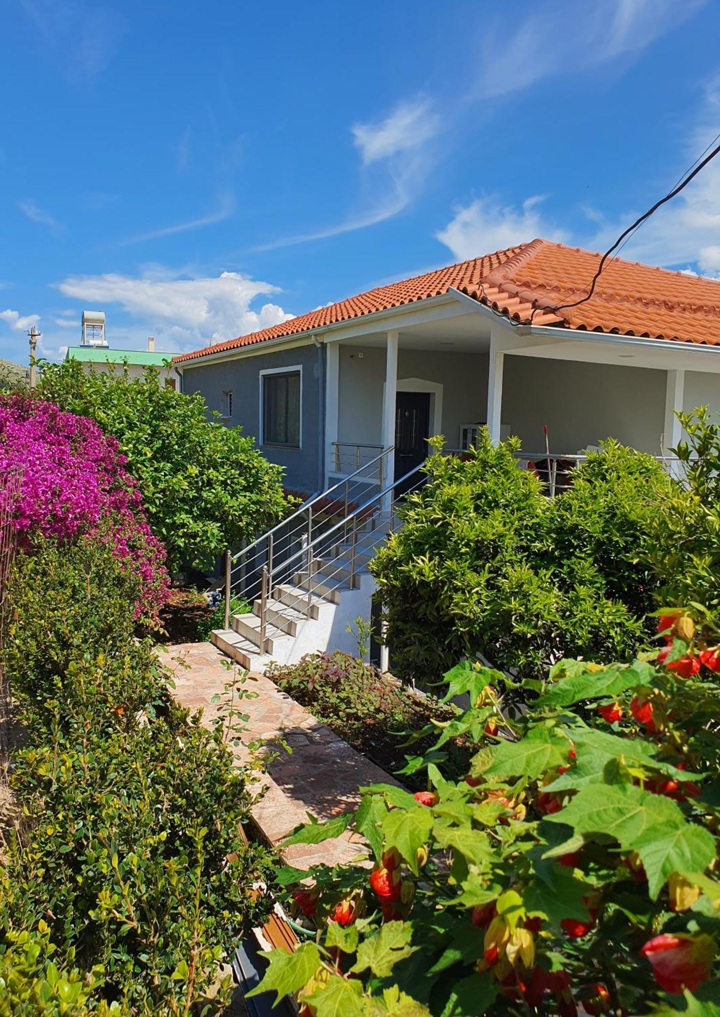 Akeron'S Rooms Sarande Exterior photo
