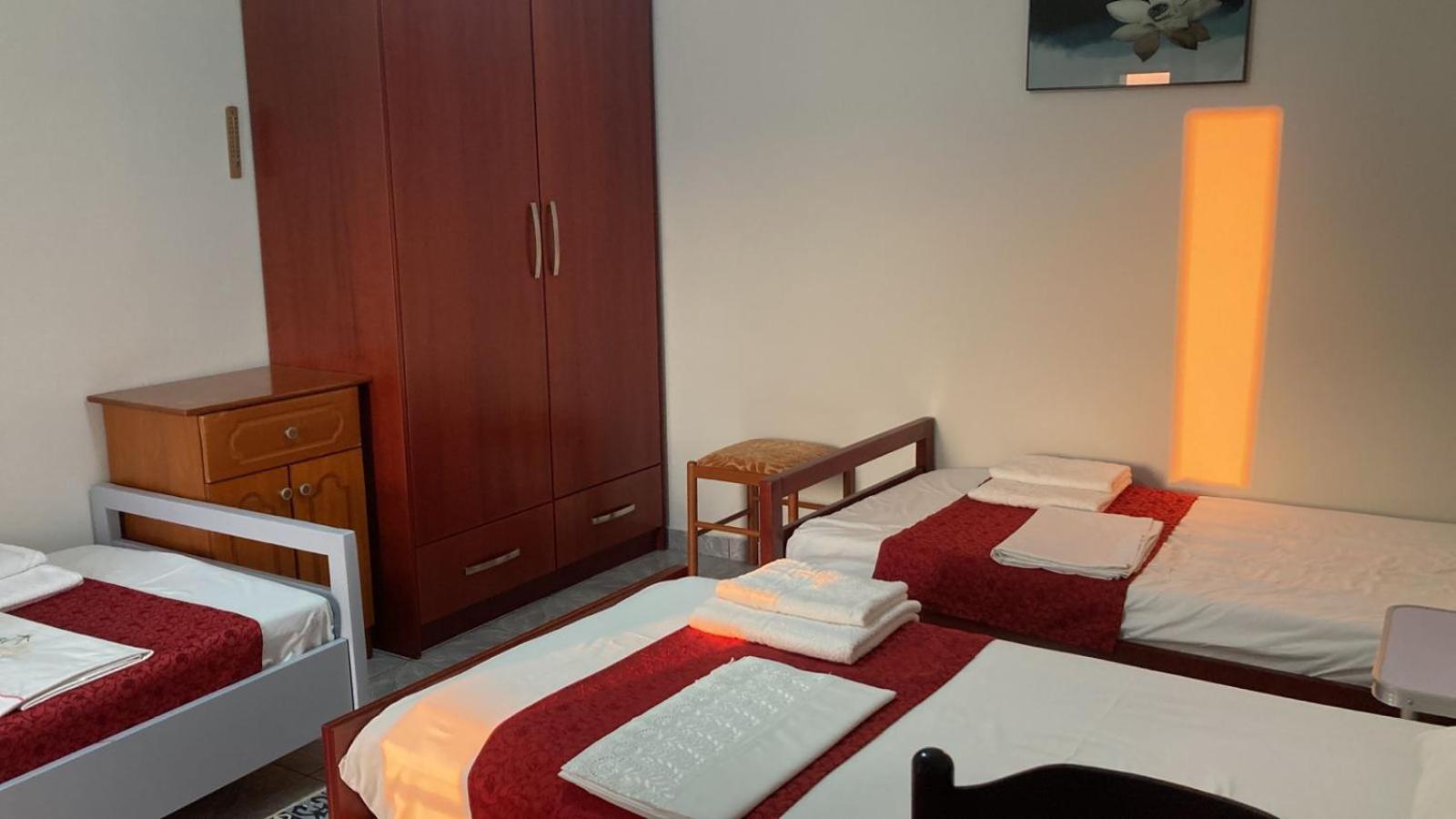 Akeron'S Rooms Sarande Exterior photo